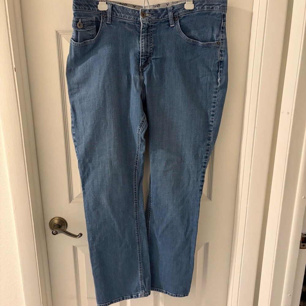 Riders by Lee Womens Size 18 Light Wash Relaxed Straight Leg Jeans Plus Size